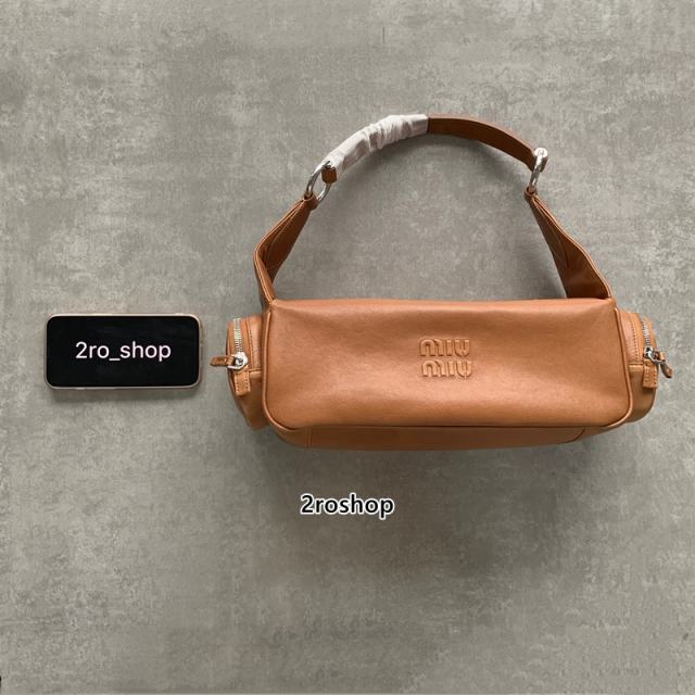 미우미우포켓숄더백