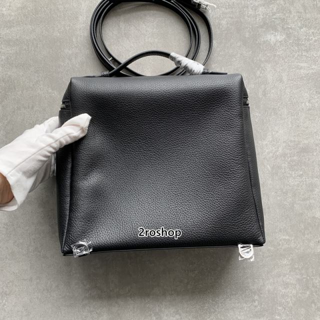 로로피아나백팩블랙