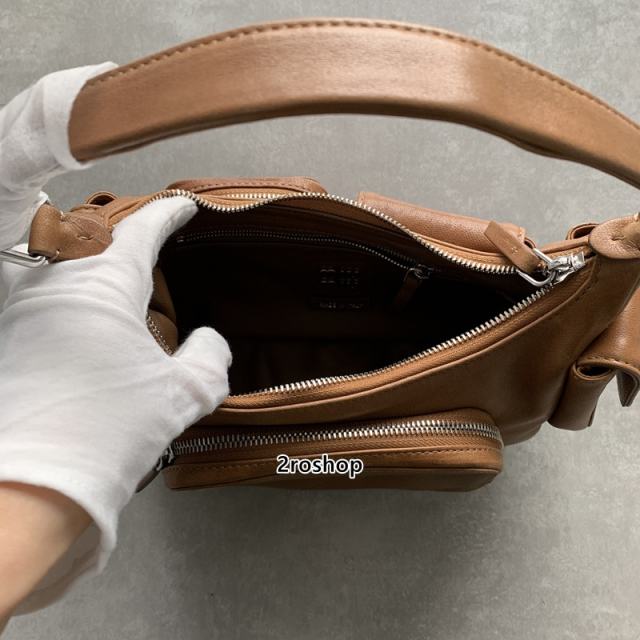 미우미우포켓숄더백브라운