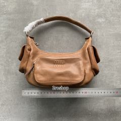 미우미우포켓숄더백브라운