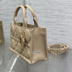 디올북토트스트랩백미니베이지