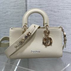 디올레이디디사이어백스몰화이트