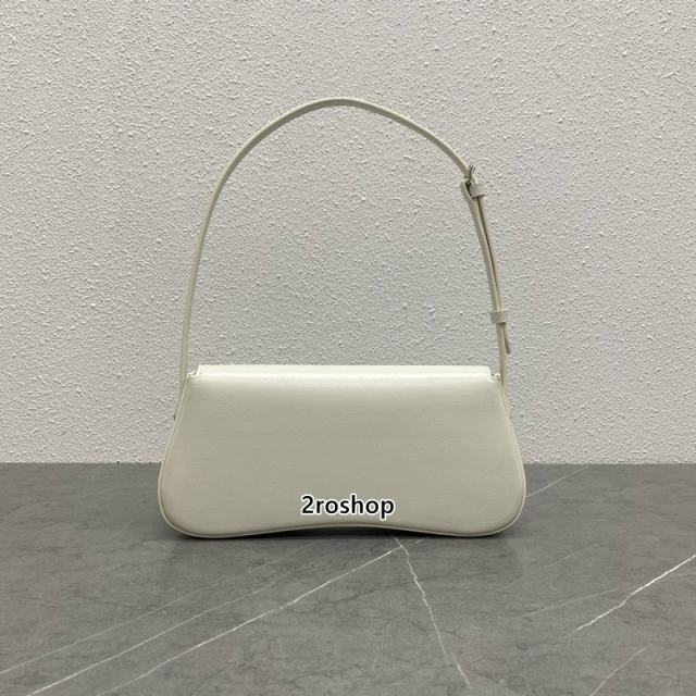 셀린느롤라백미듐화이트