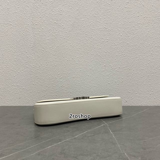 셀린느롤라백미듐화이트