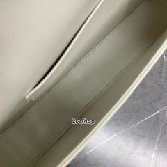 셀린느롤라백미듐화이트