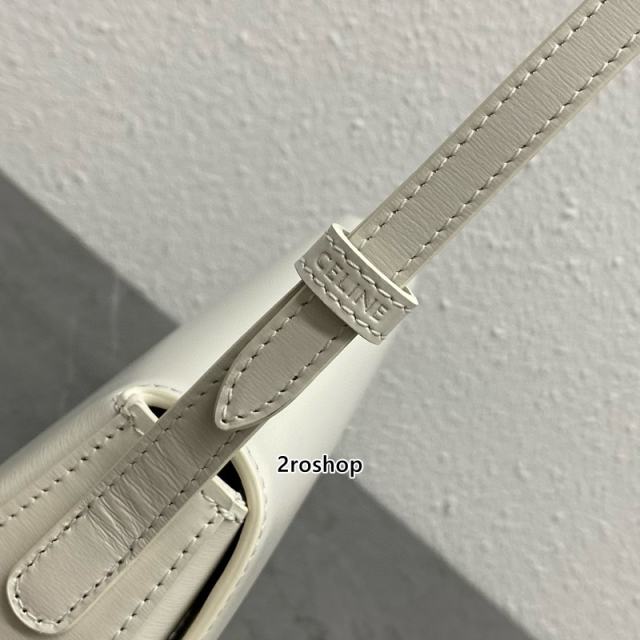 셀린느롤라백미듐화이트