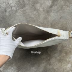 셀린느엘로이즈백화이트