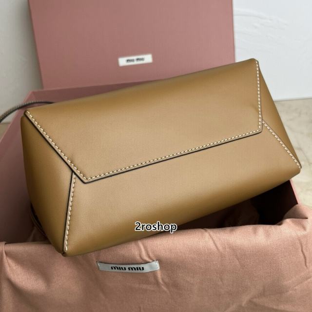 미우미우아이비백브라운가죽