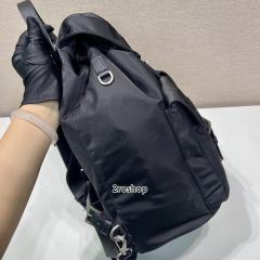 프라다백팩