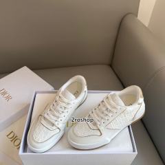 디올스니커즈
