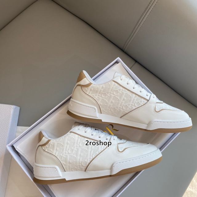 디올스니커즈