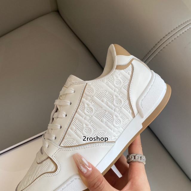 디올스니커즈