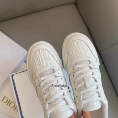 디올스니커즈