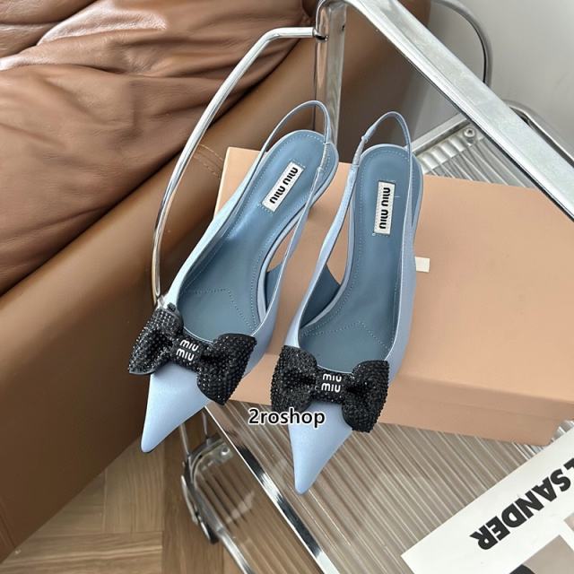 미우미우샌들