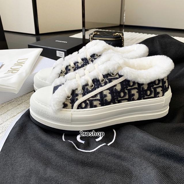 디올스니커즈