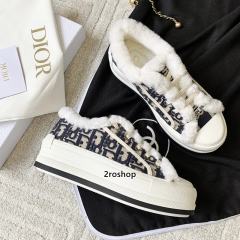 디올스니커즈
