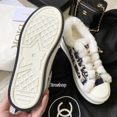 디올스니커즈