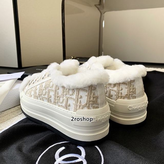 디올스니커즈