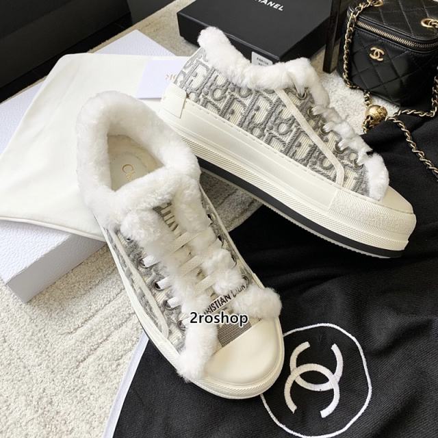디올스니커즈