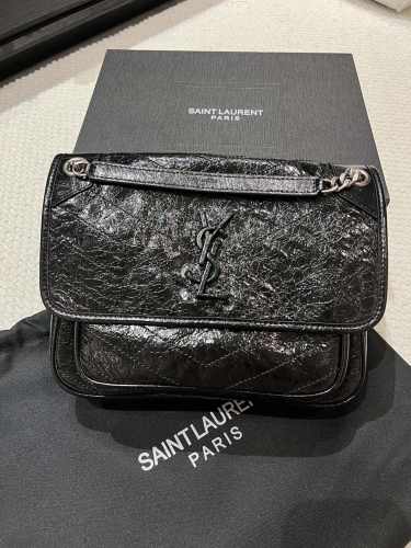 입생로랑니키백미듐