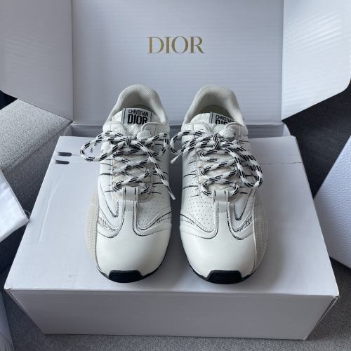 디올 D-Sketch 스니커즈