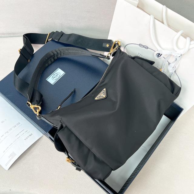 프라다 익스플로어 라지 리나일론 및 가죽 백