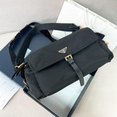 프라다 익스플로어 미디엄 리나일론 숄더백