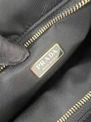 프라다 익스플로어 미디엄 리나일론 숄더백