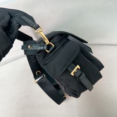 프라다 익스플로어 미디엄 리나일론 숄더백