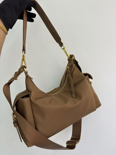 프라다 익스플로어 라지 리나일론 및 가죽 백