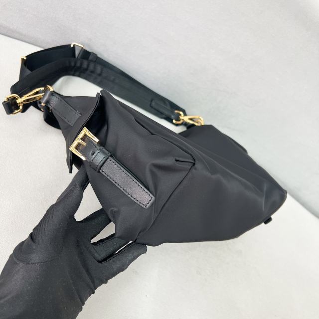 프라다 익스플로어 라지 리나일론 및 가죽 백