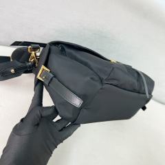 프라다 익스플로어 미디엄 리나일론 숄더백