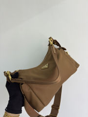 프라다 익스플로어 라지 리나일론 및 가죽 백