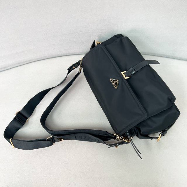 프라다 익스플로어 미디엄 리나일론 숄더백