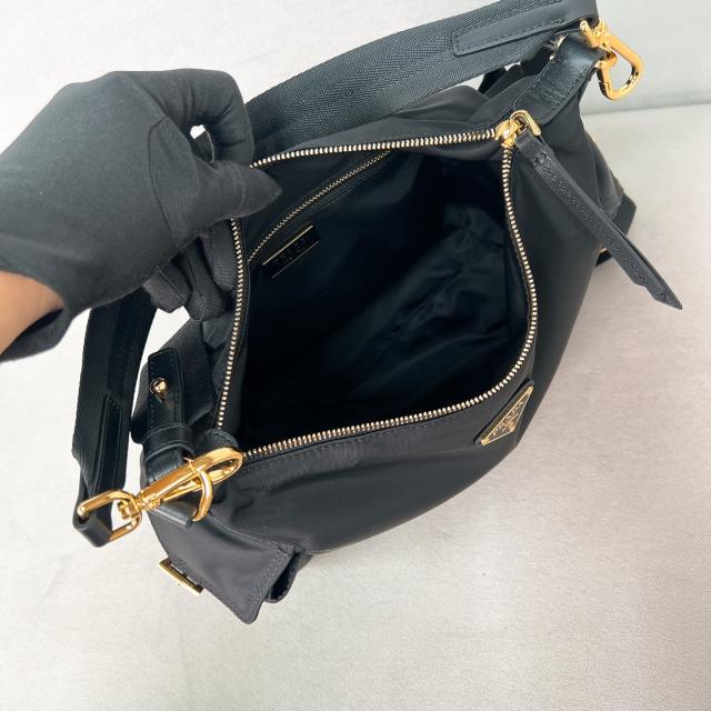 프라다 익스플로어 라지 리나일론 및 가죽 백