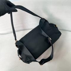 프라다 익스플로어 미디엄 리나일론 숄더백