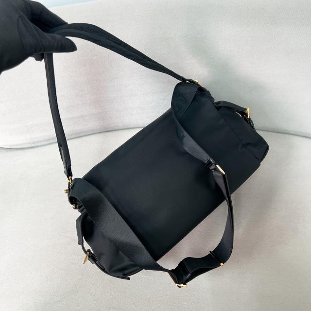 프라다 익스플로어 미디엄 리나일론 숄더백