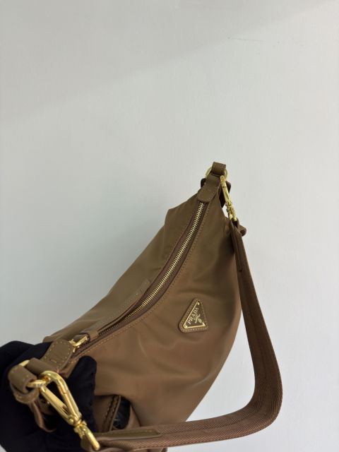 프라다 익스플로어 라지 리나일론 및 가죽 백