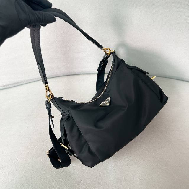 프라다 익스플로어 라지 리나일론 및 가죽 백