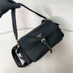 프라다 익스플로어 미디엄 리나일론 숄더백