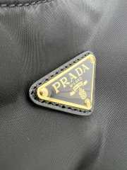 프라다 익스플로어 라지 리나일론 및 가죽 백