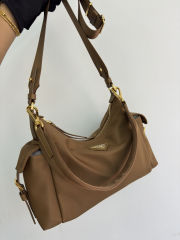 프라다 익스플로어 라지 리나일론 및 가죽 백