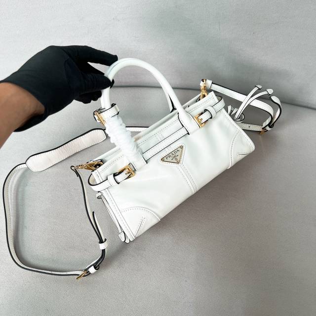 프라다 보니  가죽 핸드백 미니 1BA486