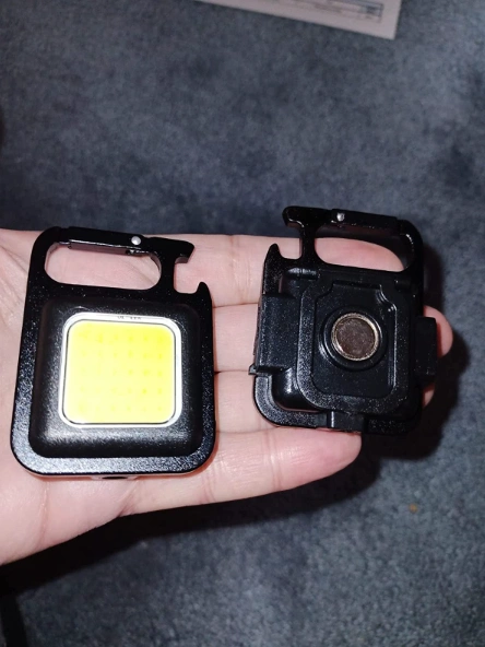 【FREE GIFT】Keychain light as a free gift for orders over $49.9