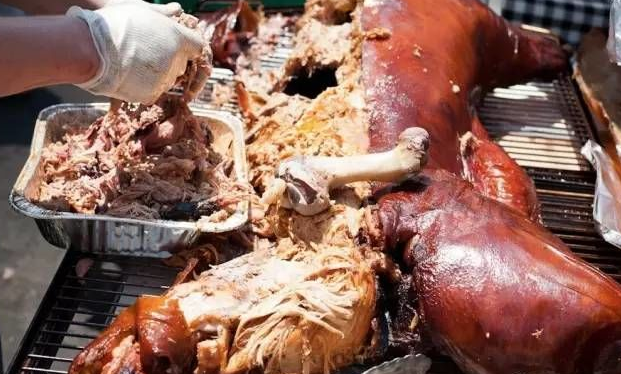 Carolina roast whole pig