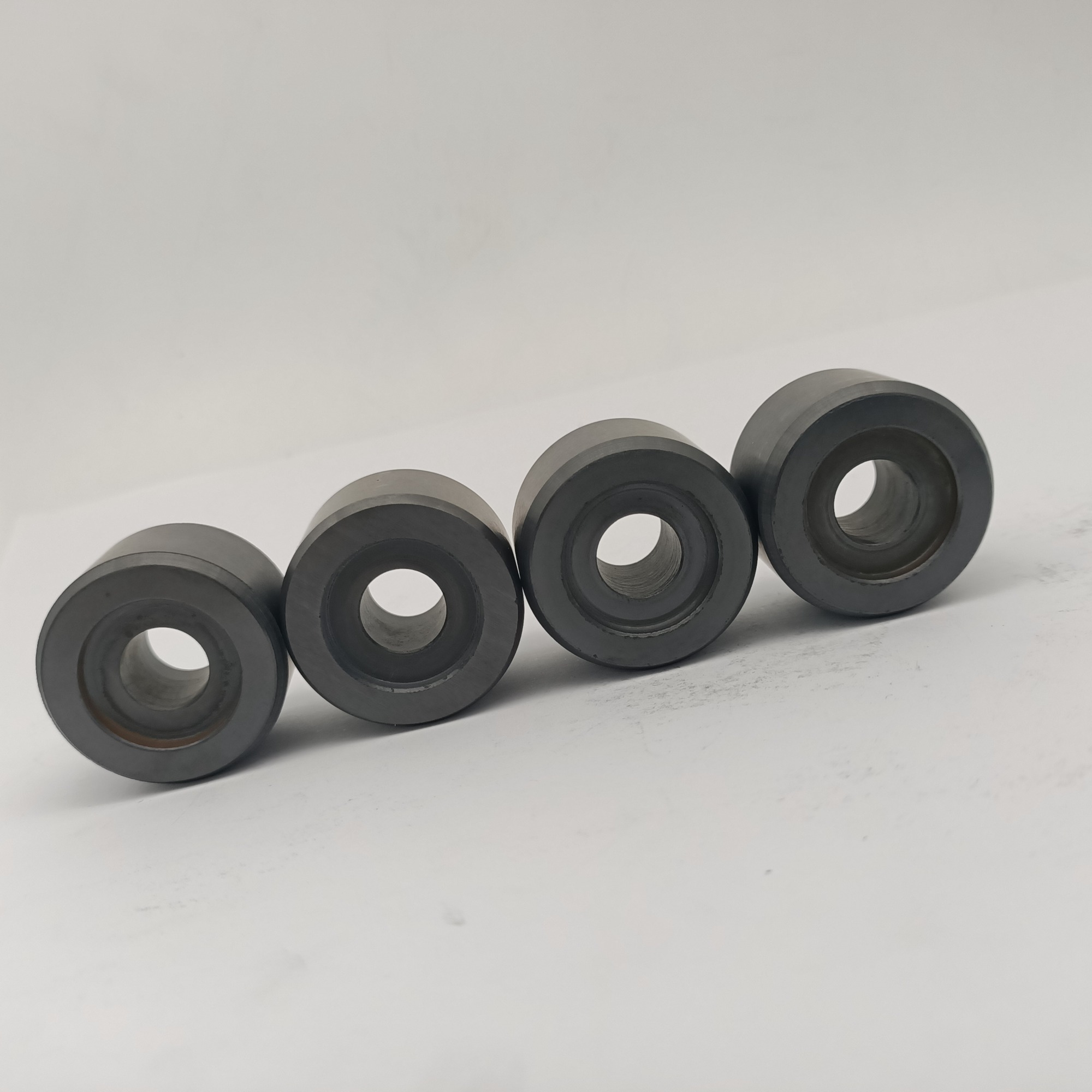 China Silicon Nitride Ceramic Roller Manufacturers Holis