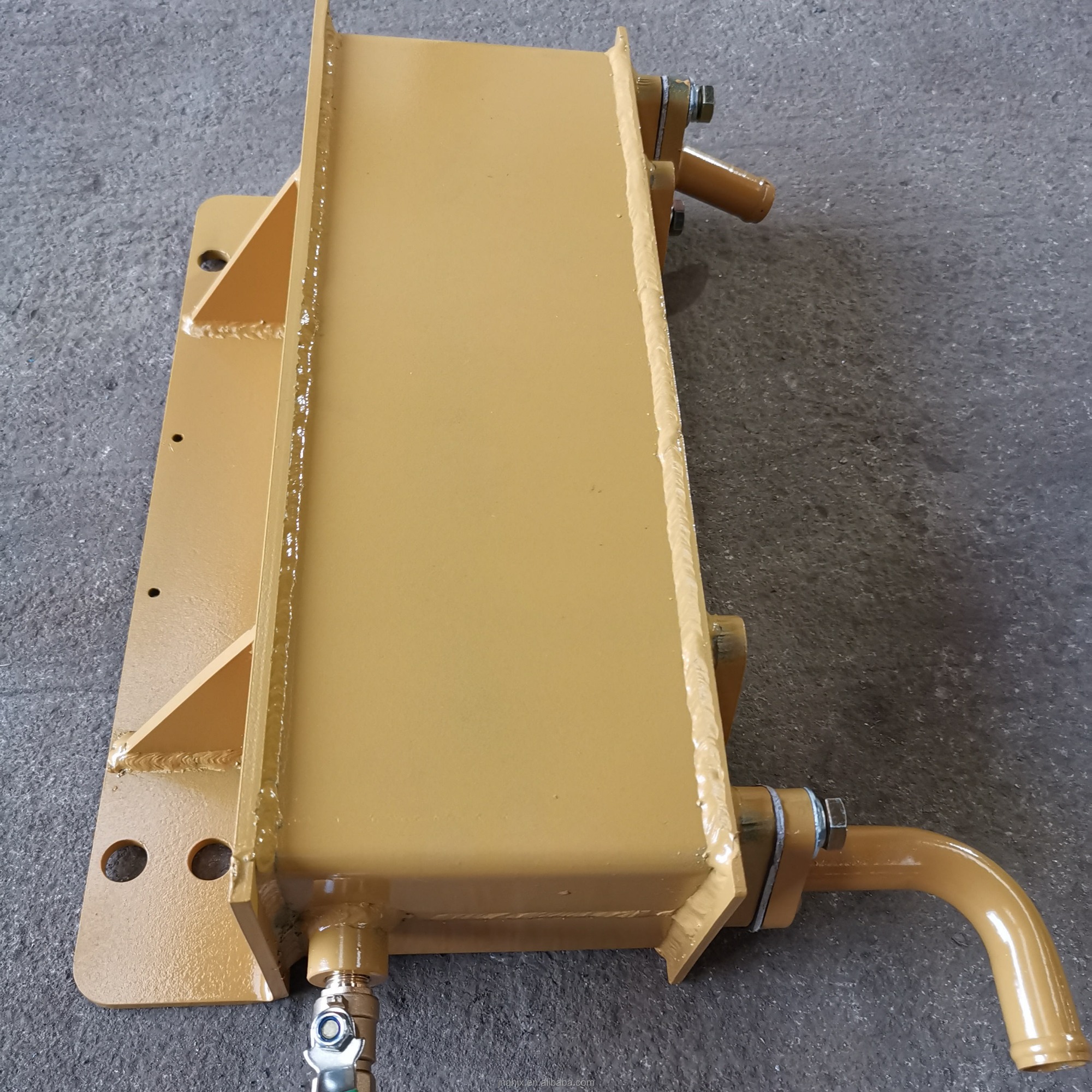 QINGHUI Factory Supply SD22 SD16 SD32 Tilting Engine Oil Cooler Water Tank Dispersion Radiator Construction Machinery Parts 1