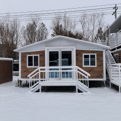 Expandable container house to live in
