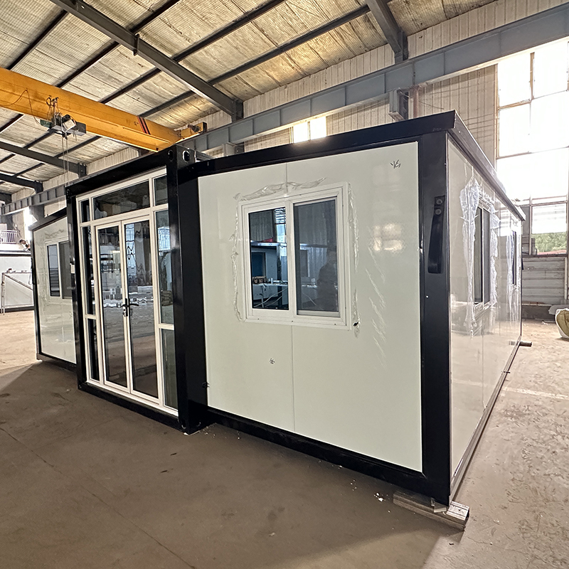 Expandable container house