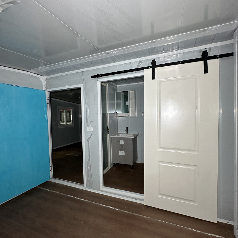 20FT expandable container house with custom sliding door